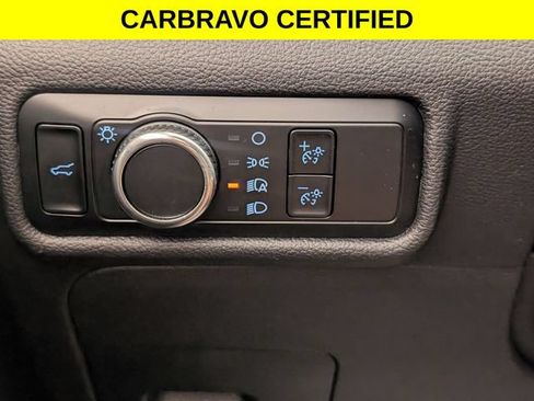 Used 2023 Ford Explorer XLT AWD/4WD image 14