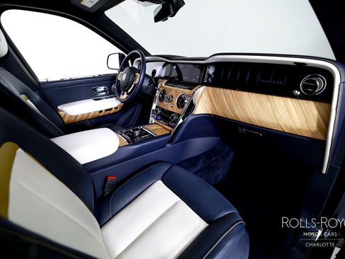 Used 2025 Rolls-Royce Cullinan AWD/4WD image 39