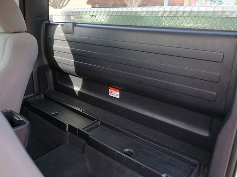 Used 2017 Toyota Tacoma SR image 29