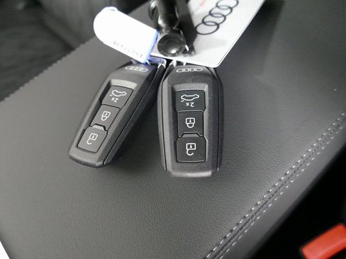 New 2025 Audi SQ5 Premium image 12