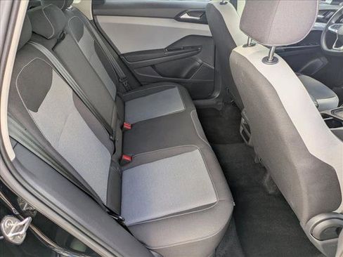 Used 2022 Volkswagen Taos S image 18