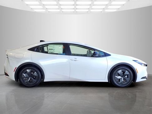New 2026 Toyota Prius Plug-In Hybrid image 2