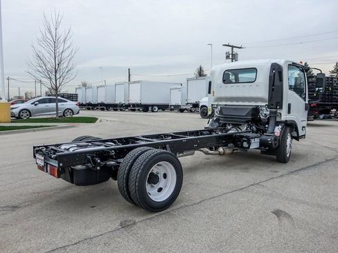 New 2025 Chevrolet Low Cab Forward image 3