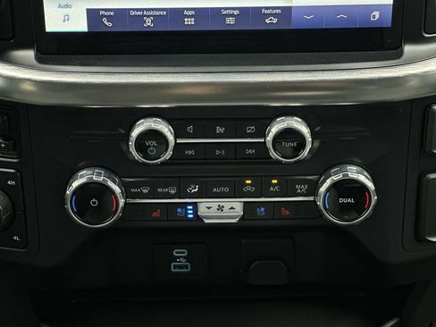 Used 2022 Ford F150 Lariat w/ Trailer Tow Package image 16