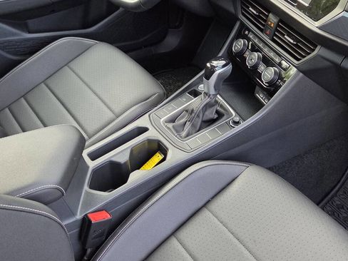 Used 2024 Volkswagen Jetta SE image 12