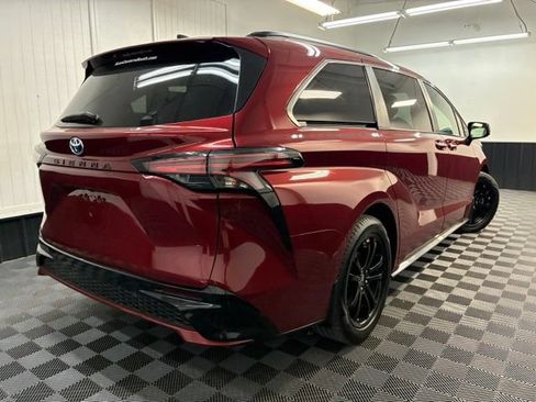 Used 2022 Toyota Sienna XLE FWD image 41