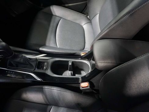 Used 2023 Toyota Corolla Cross XLE image 19