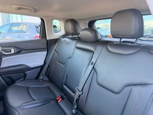 Used 2022 Jeep Compass Latitude AWD/4WD image 15
