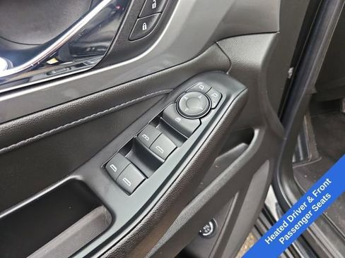 Used 2023 Chevrolet Traverse LT image 12