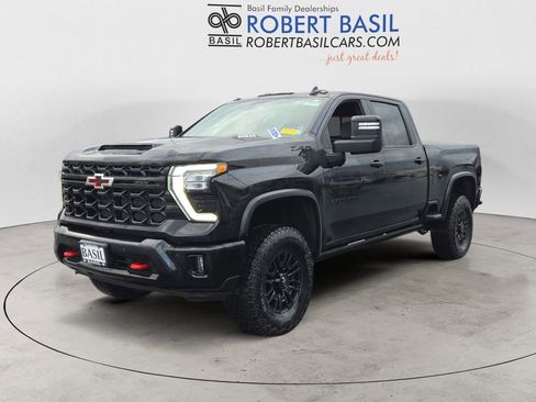 Used 2025 Chevrolet Silverado 2500 ZR2 w/ Technology Package image 1