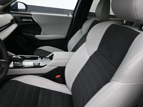 Used 2025 Mitsubishi Outlander SE image 22