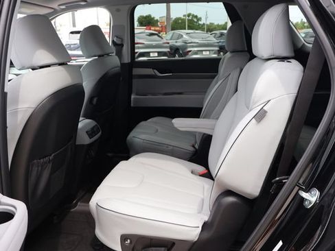 Used 2025 Hyundai Palisade SEL FWD image 16