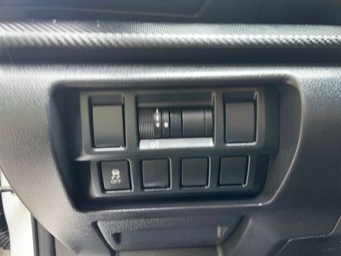 Used 2018 Subaru Crosstrek 2.0i Premium w/ Popular Package #3 AWD/4WD image 10