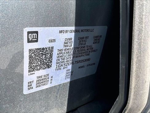 Used 2025 GMC Yukon Denali Ultimate AWD/4WD image 3