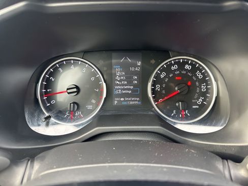 Used 2021 Toyota RAV4 LE image 19