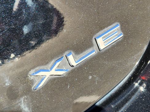 Used 2013 Toyota Avalon XLE image 12