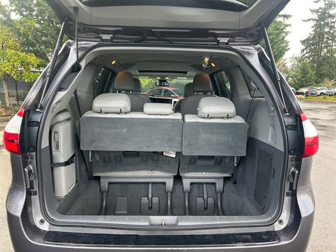 Used 2019 Toyota Sienna XLE image 24