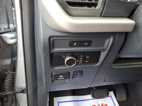 Used 2024 Ford Expedition XLT image 17