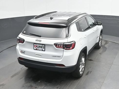 Used 2025 Jeep Compass Limited AWD/4WD image 30