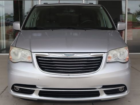 Used 2012 Chrysler Town & Country Touring w/ Entertainment Group #1 FWD image 2