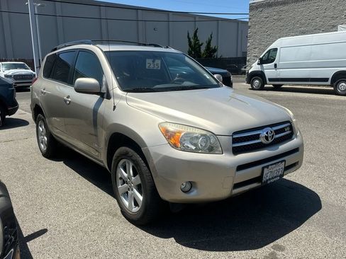 Used 2008 Toyota RAV4 Limited AWD/4WD image 2