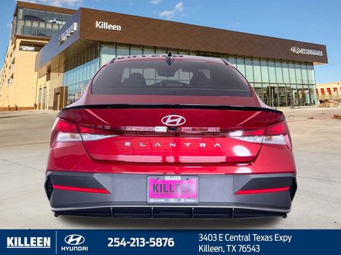 Used 2025 Hyundai Elantra Sport image 8