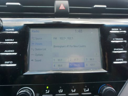 Used 2018 Toyota Camry LE FWD image 9