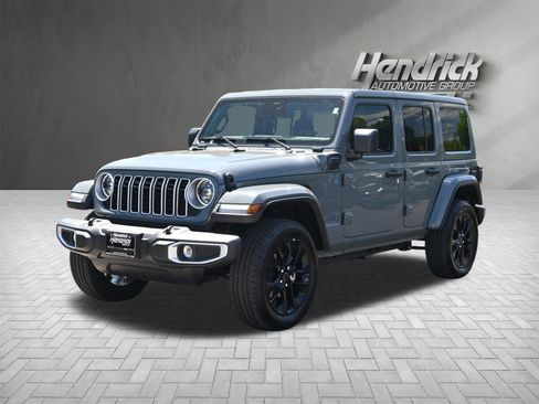 Used 2025 Jeep Wrangler Unlimited Sahara w/ Safety Group AWD/4WD image 5
