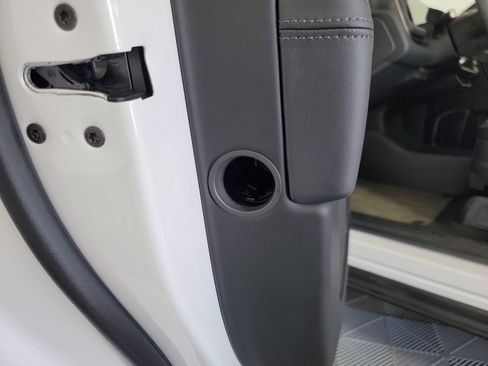 Used 2024 Rivian R1S Adventure AWD/4WD image 32