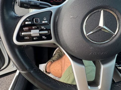 Used 2020 Mercedes-Benz GLB 250 4MATIC image 23