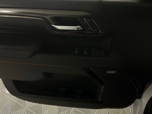 Used 2025 GMC Sierra 2500 AT4 image 25