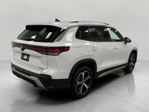 Certified 2026 Volkswagen Tiguan SE AWD/4WD image 3