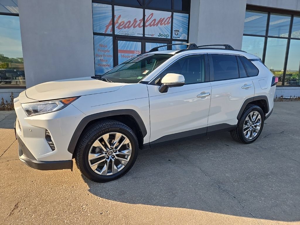 Used 2019 Toyota RAV4 Limited w/ Cold Weather Package AWD/4WD image 4