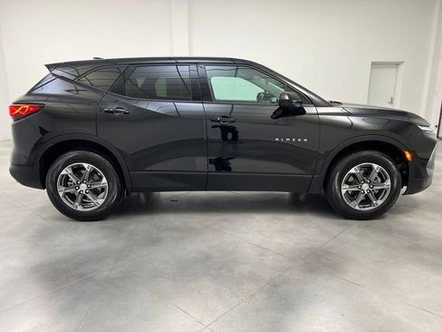 Used 2025 Chevrolet Blazer LT FWD image 8