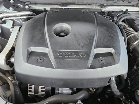 Used 2018 Volvo XC90 T6 Momentum w/ Convenience Package image 43