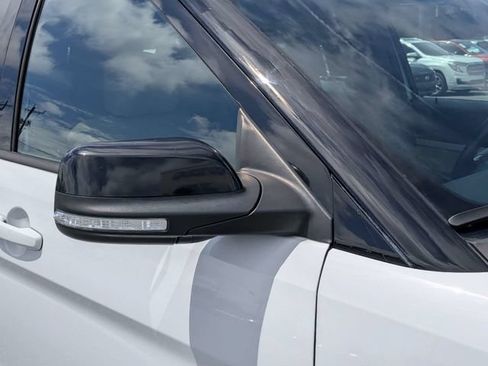 Used 2017 Ford Explorer XLT FWD image 10