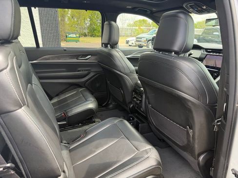 Used 2024 Jeep Grand Cherokee L Limited w/ Luxury Tech Group II AWD/4WD image 30