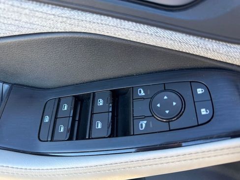 Used 2023 Nissan Rogue SV image 15