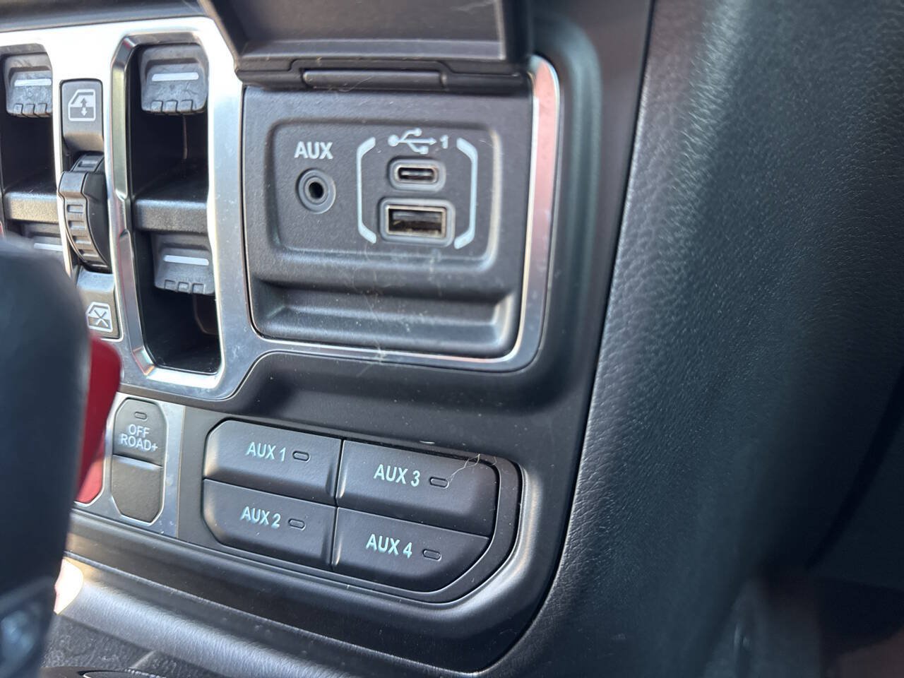 Used 2024 Jeep Wrangler Unlimited Sport AWD/4WD image 30