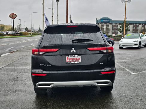 Used 2024 Mitsubishi Outlander SE image 6