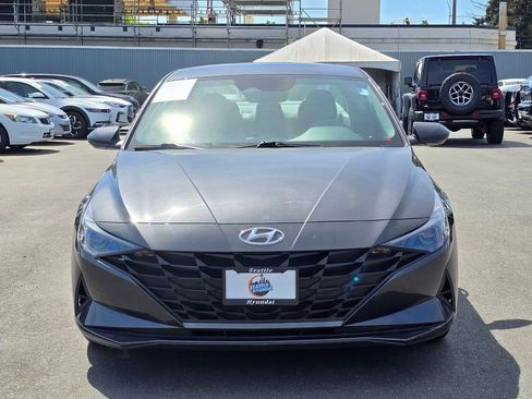 Used 2022 Hyundai Elantra SEL FWD image 2