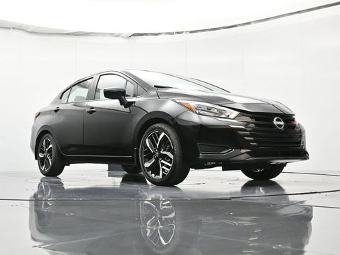 New 2025 Nissan Versa SR w/ Trunk Package image 39