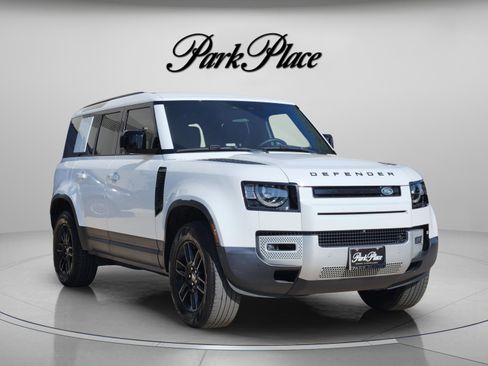 Used 2025 Land Rover Defender 110 S AWD/4WD image 4