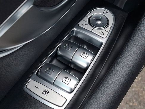 Used 2022 Mercedes-Benz E 350 4MATIC Sedan image 24