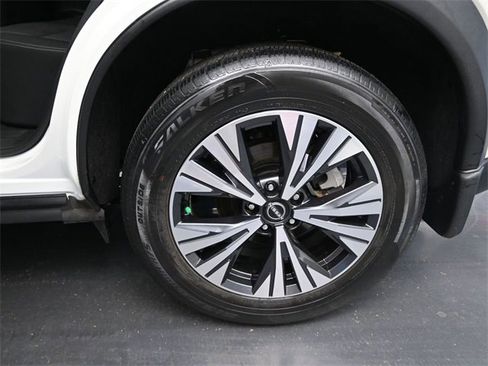 Used 2023 Nissan Rogue SV image 16