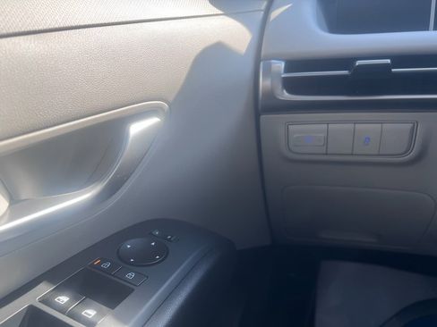 Used 2025 Hyundai Tucson SE image 24