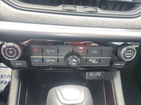 Used 2024 Jeep Compass Latitude image 21