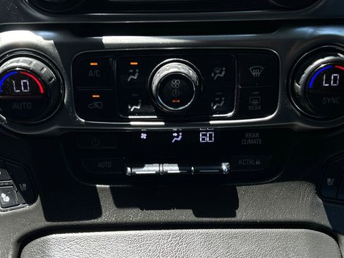 Used 2018 Chevrolet Tahoe Premier AWD/4WD image 31