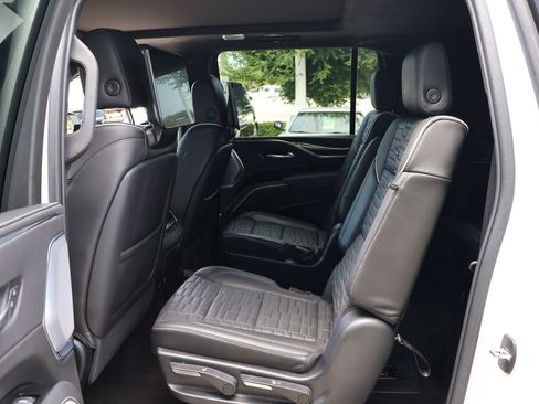 Used 2023 Cadillac Escalade ESV Sport Platinum w/ Heavy-Duty Trailer Package AWD/4WD image 15
