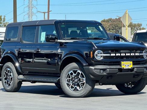 New 2026 Ford Bronco Outer Banks AWD/4WD image 2